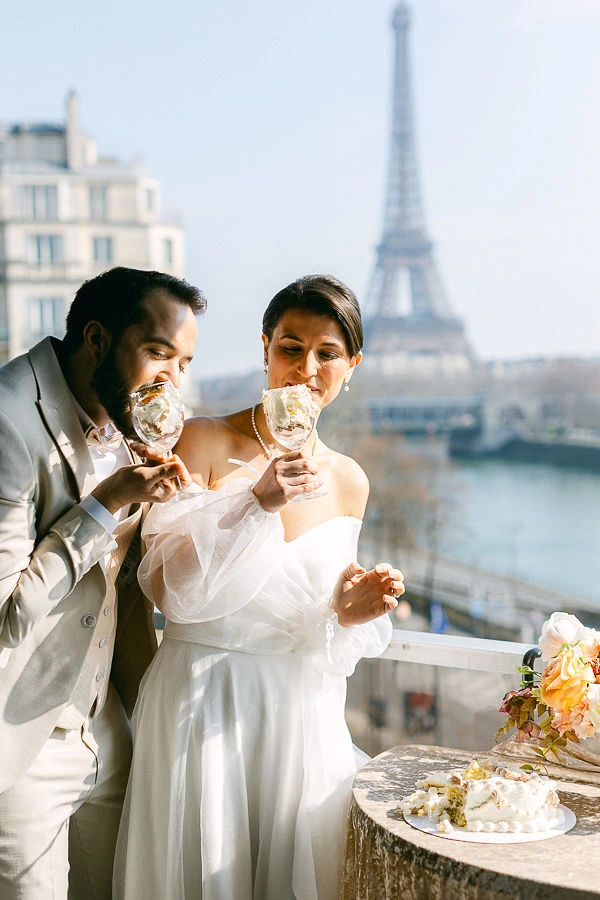 Dégustation de gâteau en bord de Seine à Paris